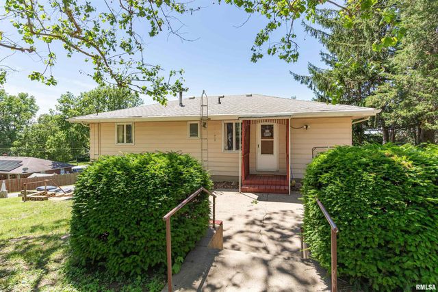 1102 N PARKWAY Drive, Pekin, IL 61554