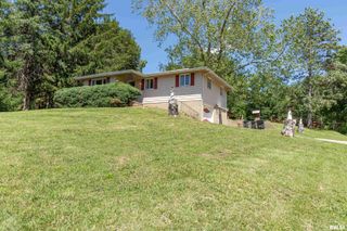 1102 N PARKWAY Drive, Pekin, IL 61554