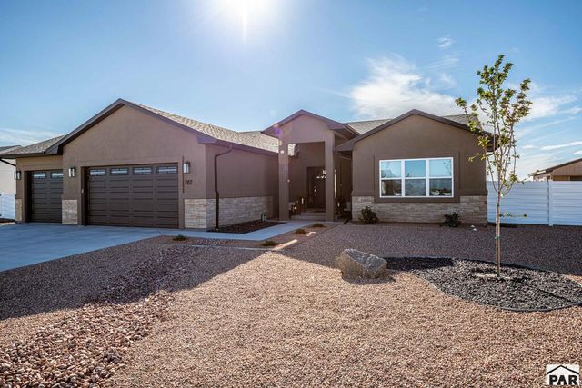 787 N Edgewater Dr, Pueblo West, CO 81007
