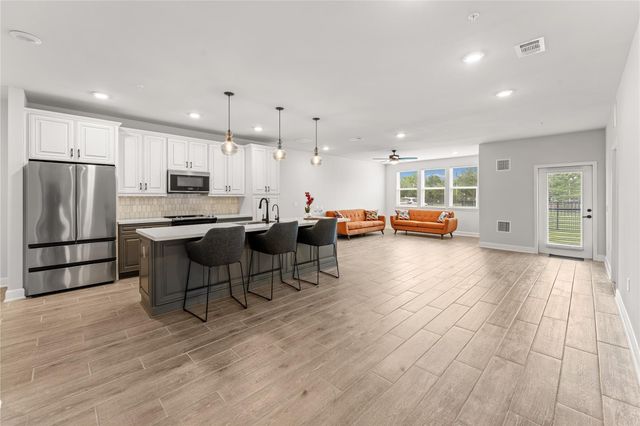 6804 Westview Drive 3103, Houston, TX 77055