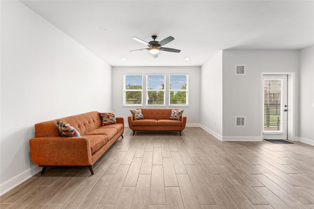 6804 Westview Drive 3103, Houston, TX 77055