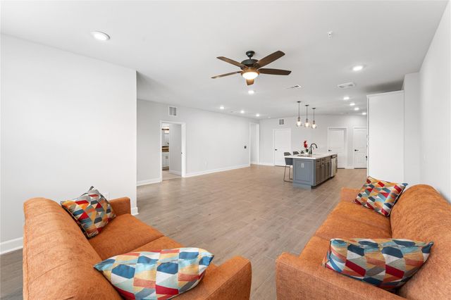6804 Westview Drive 3103, Houston, TX 77055