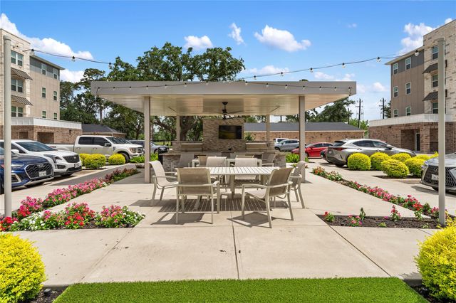 6804 Westview Drive 3103, Houston, TX 77055