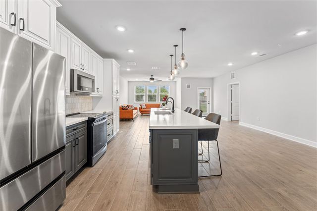 6804 Westview Drive 3103, Houston, TX 77055
