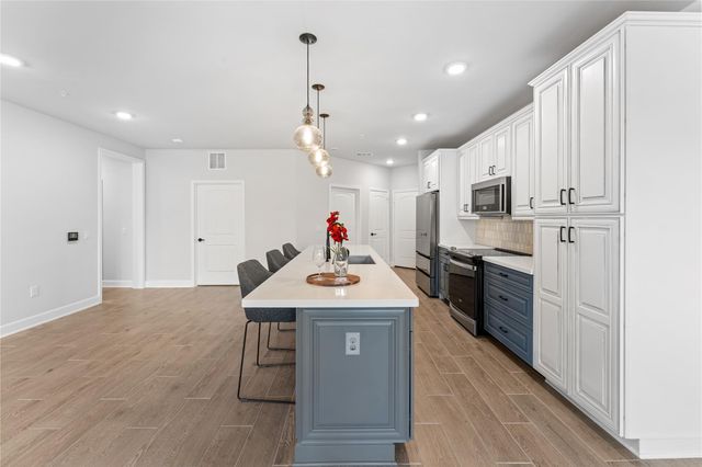 6804 Westview Drive 3103, Houston, TX 77055