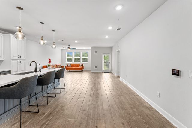 6804 Westview Drive 3103, Houston, TX 77055