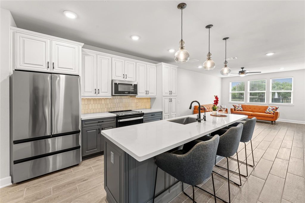 6804 Westview Drive 3103, Houston, TX 77055