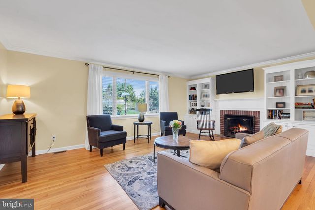 10 WOOSAMONSA RD, Pennington, NJ 08534