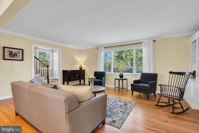 10 WOOSAMONSA RD, Pennington, NJ 08534