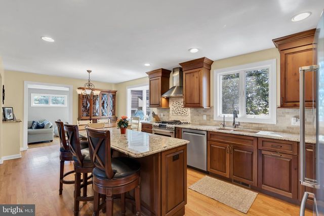 10 WOOSAMONSA RD, Pennington, NJ 08534