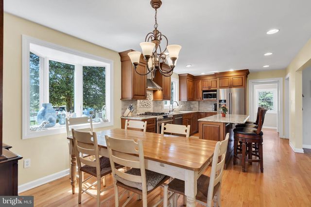 10 WOOSAMONSA RD, Pennington, NJ 08534