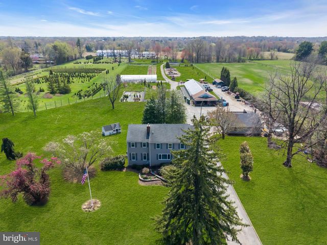 10 WOOSAMONSA RD, Pennington, NJ 08534