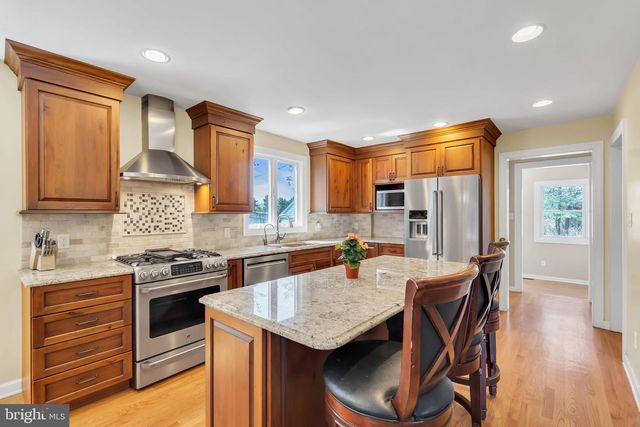 10 WOOSAMONSA RD, Pennington, NJ 08534