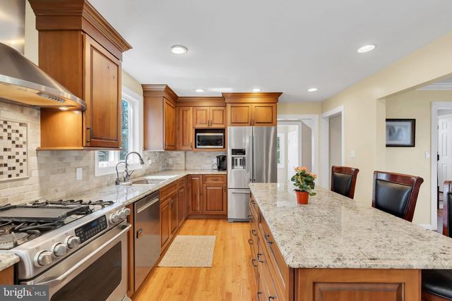 10 WOOSAMONSA RD, Pennington, NJ 08534