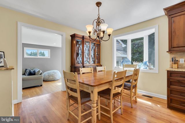 10 WOOSAMONSA RD, Pennington, NJ 08534