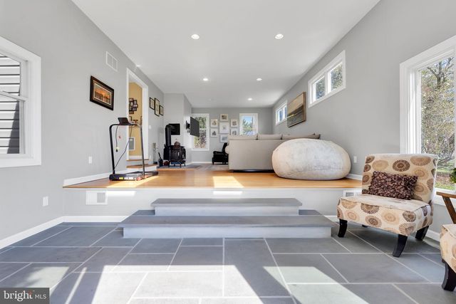 10 WOOSAMONSA RD, Pennington, NJ 08534
