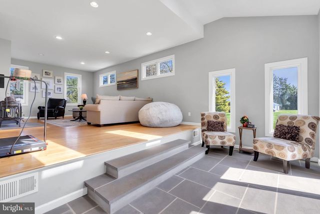 10 WOOSAMONSA RD, Pennington, NJ 08534