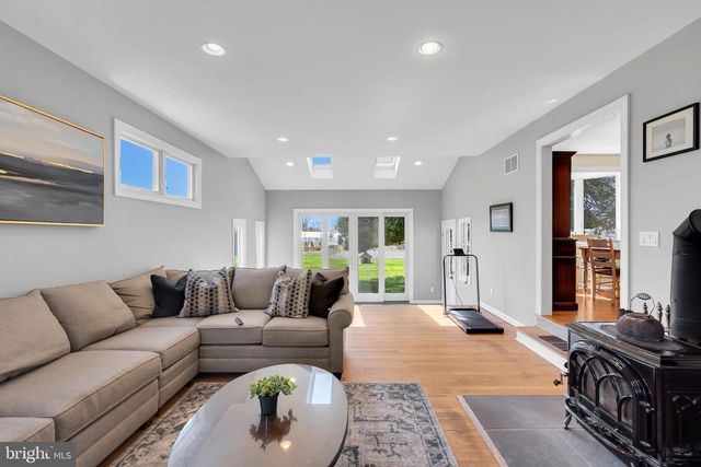 10 WOOSAMONSA RD, Pennington, NJ 08534