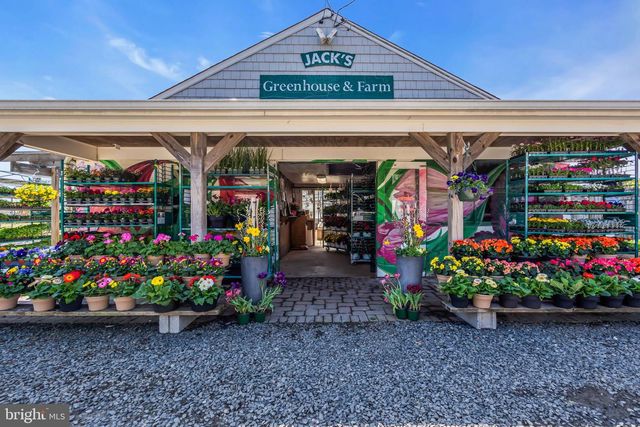 10 WOOSAMONSA RD, Pennington, NJ 08534
