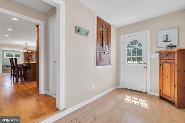 10 WOOSAMONSA RD, Pennington, NJ 08534
