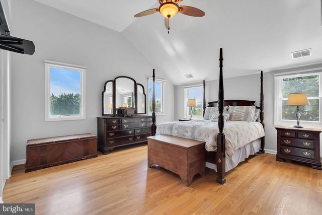 10 WOOSAMONSA RD, Pennington, NJ 08534