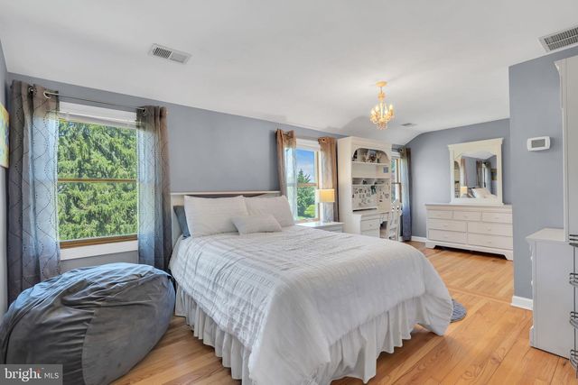 10 WOOSAMONSA RD, Pennington, NJ 08534