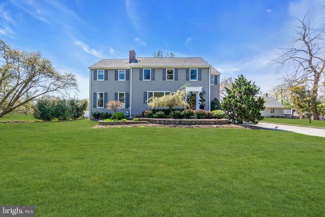 10 WOOSAMONSA RD, Pennington, NJ 08534