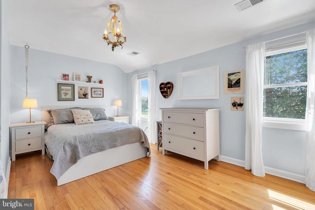 10 WOOSAMONSA RD, Pennington, NJ 08534