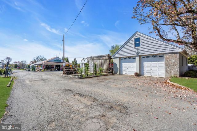 10 WOOSAMONSA RD, Pennington, NJ 08534