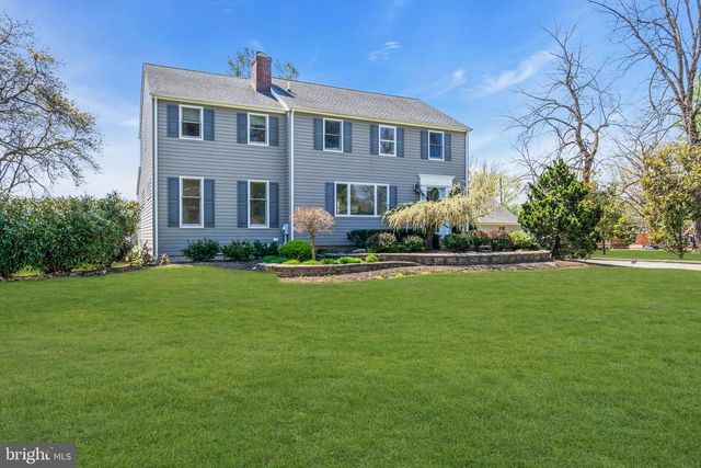 10 WOOSAMONSA RD, Pennington, NJ 08534