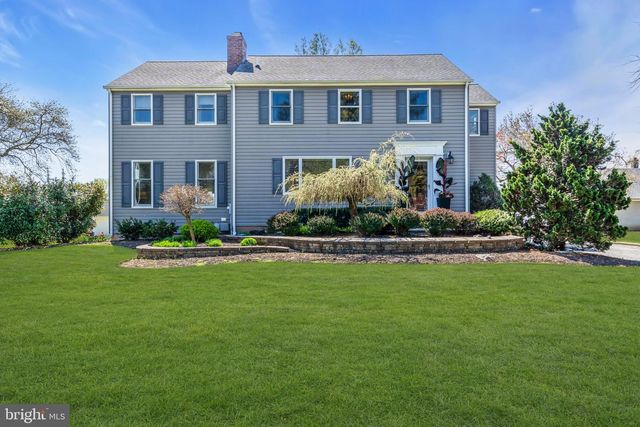 10 WOOSAMONSA RD, Pennington, NJ 08534