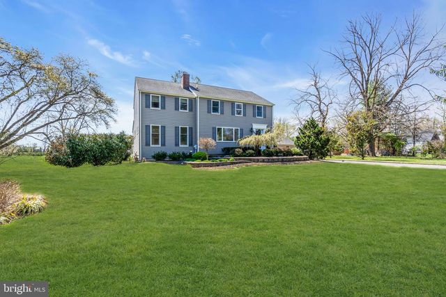10 WOOSAMONSA RD, Pennington, NJ 08534
