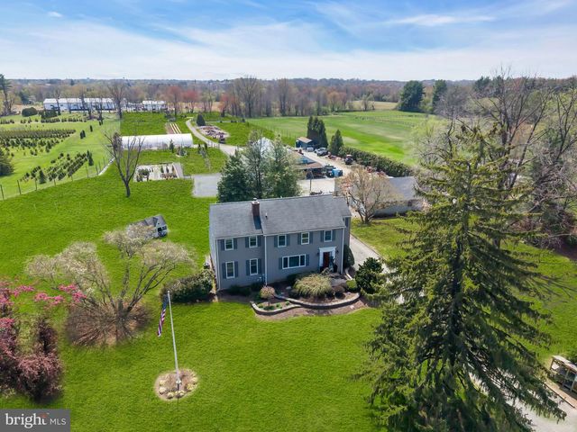 10 WOOSAMONSA RD, Pennington, NJ 08534