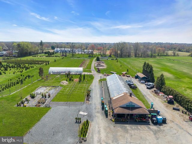 10 WOOSAMONSA RD, Pennington, NJ 08534