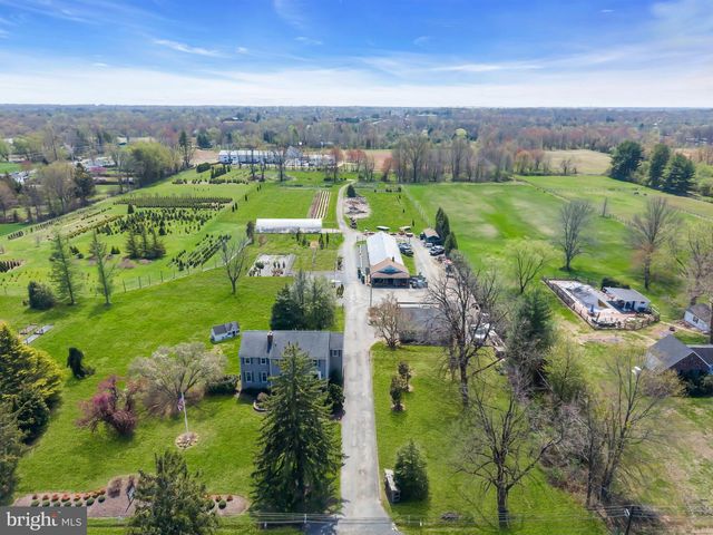 10 WOOSAMONSA RD, Pennington, NJ 08534