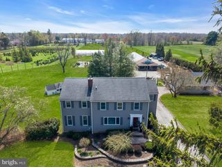 10 WOOSAMONSA RD, Pennington, NJ 08534