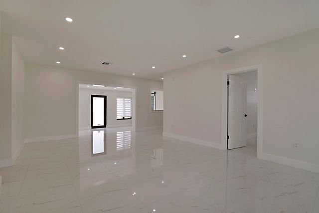421 FONTANA Drive, Palm Springs, FL 33461