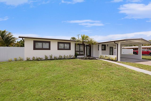 421 FONTANA Drive, Palm Springs, FL 33461