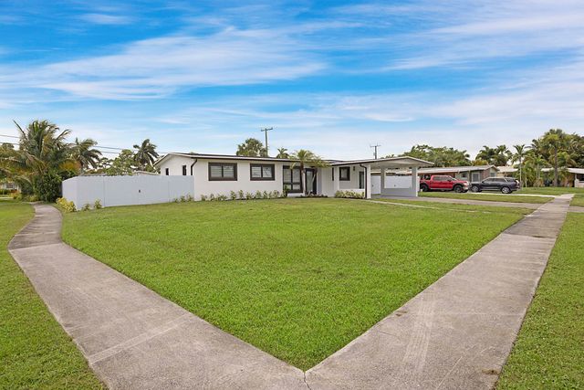 421 FONTANA Drive, Palm Springs, FL 33461
