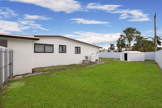 421 FONTANA Drive, Palm Springs, FL 33461