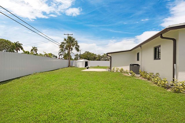 421 FONTANA Drive, Palm Springs, FL 33461