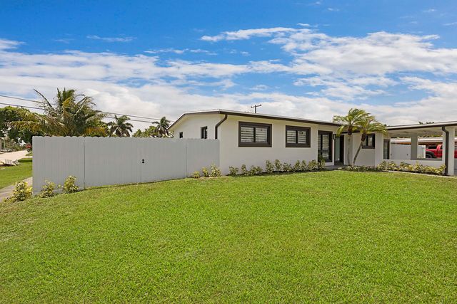 421 FONTANA Drive, Palm Springs, FL 33461