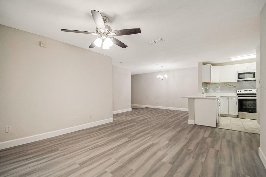 Image 8 of property listing at 7511 SEURAT STREET 10102, Orlando, FL 32819