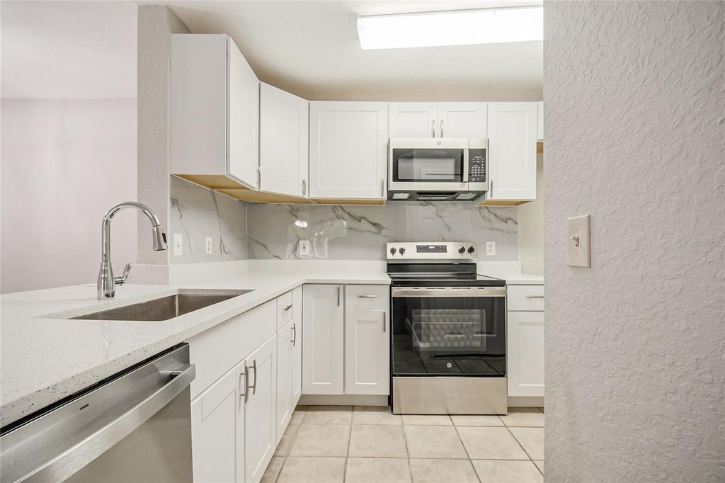 Image 10 of property listing at 7511 SEURAT STREET 10102, Orlando, FL 32819