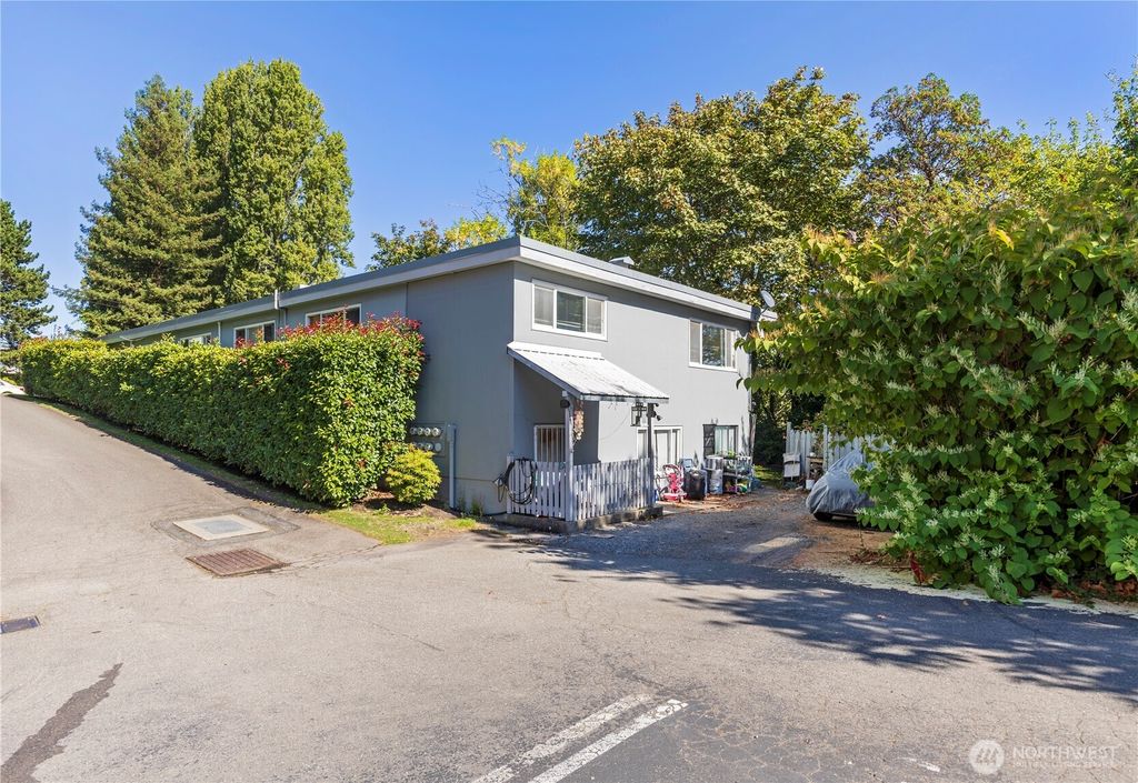 2109 W Raye Street, Seattle, WA 98199
