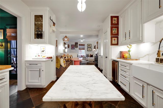 1305 Postoffice, Galveston, TX 77550