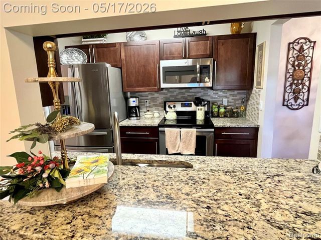 3624 N Oakmonte Boulevard 82, Rochester, MI 48306