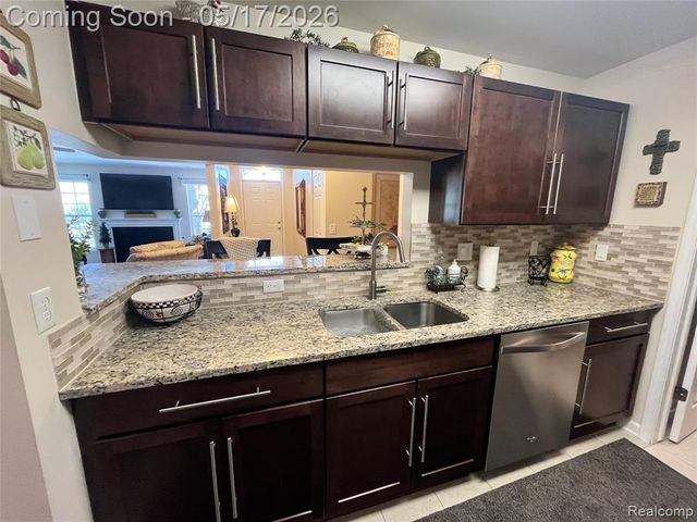 3624 N Oakmonte Boulevard 82, Rochester, MI 48306