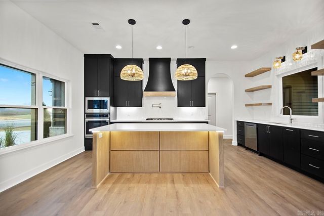 1033 Duke Drive, Bauxite, AR 72011