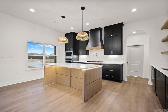 1033 Duke Drive, Bauxite, AR 72011